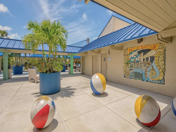 Lido Key Three Bedroom Vacation Home With Pool Walk To Beach